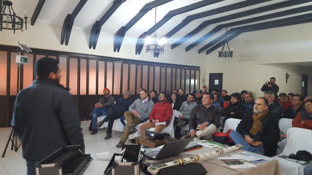 WiseConn's tweet photo. Última jornada de Capacitación Clientes #DropControl. En Curicó junto con @Agrosystems y @cdtec_chile . Lanzamientos y Novedades. https://t.co/jld3yhfPPb