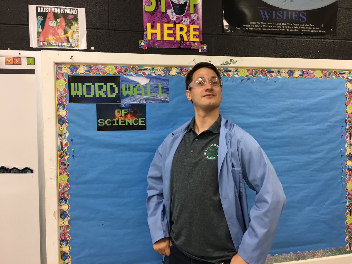 mathisfreedom's tweet photo. Getting ready for the new school year @PhillipsGROW @chccs #Mr.T https://t.co/gOcVWxE5Wf