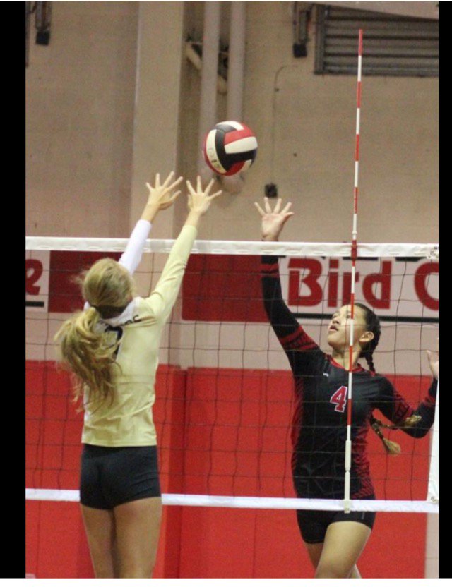ravafit's tweet image. #ravafit Athlete and reigning area player of the year Claire Kellum firing 15 kills and 10 aces Cards downed CHS #volleyball