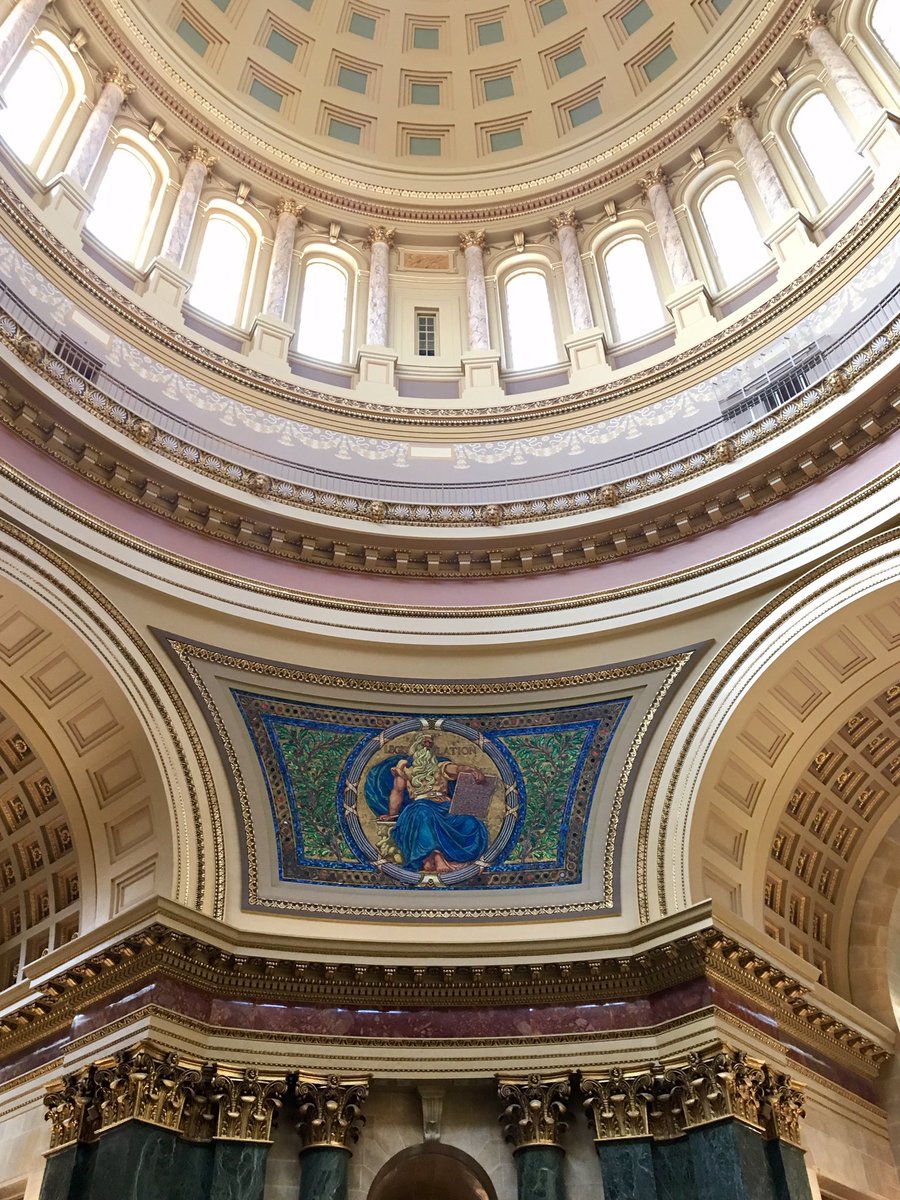 marcusmke's tweet photo. Beautiful day for #lobbying! #wisco #mkesucceeds #readingcorps #needthatbeard @GrMKEFdn https://t.co/csunWmLwlw