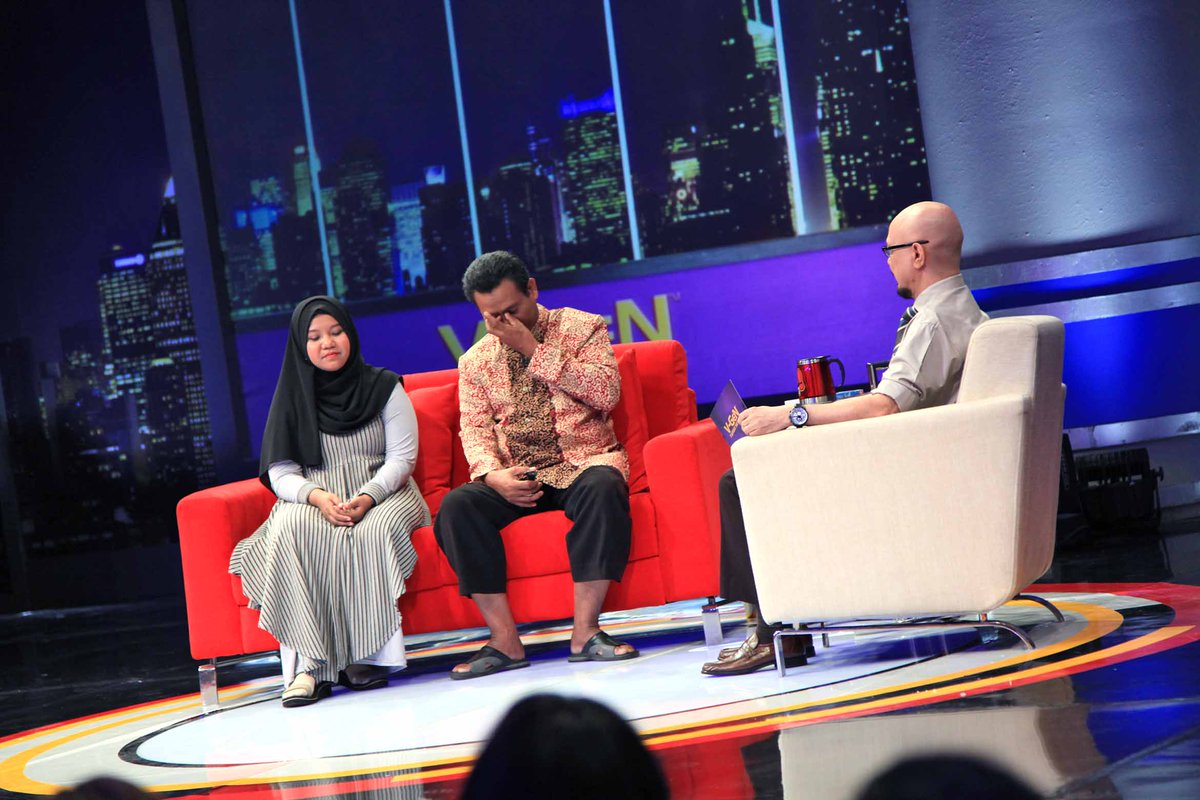 KickAndyShow's tweet photo. Profesi Abdul Kamid pencari belut, anaknya jd wisudawan terbaik. #kickandy KELUARGAKU, KEKUATANKU bsk 13.05 @Metro_TV @MetroTVToday https://t.co/UNlXKvjDSQ