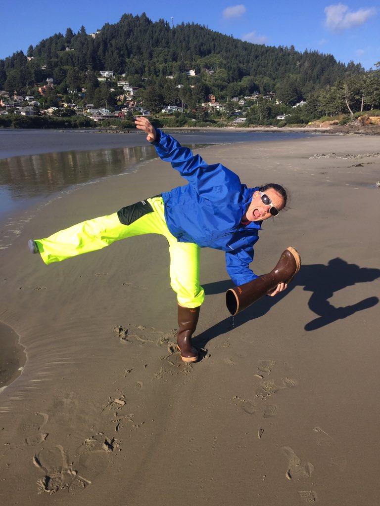 L_Aylesworth's tweet photo. @KelseyAdkisson In theory it was a good plan...in actuality this happened...#boots #flooded #nocrab #sosad https://t.co/rTbFI9Jd4K