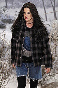 Maris_Cook's tweet image. Taylor Swifts new song reminds me of when Robin Sparkles became Robin Daggers 💁🏻