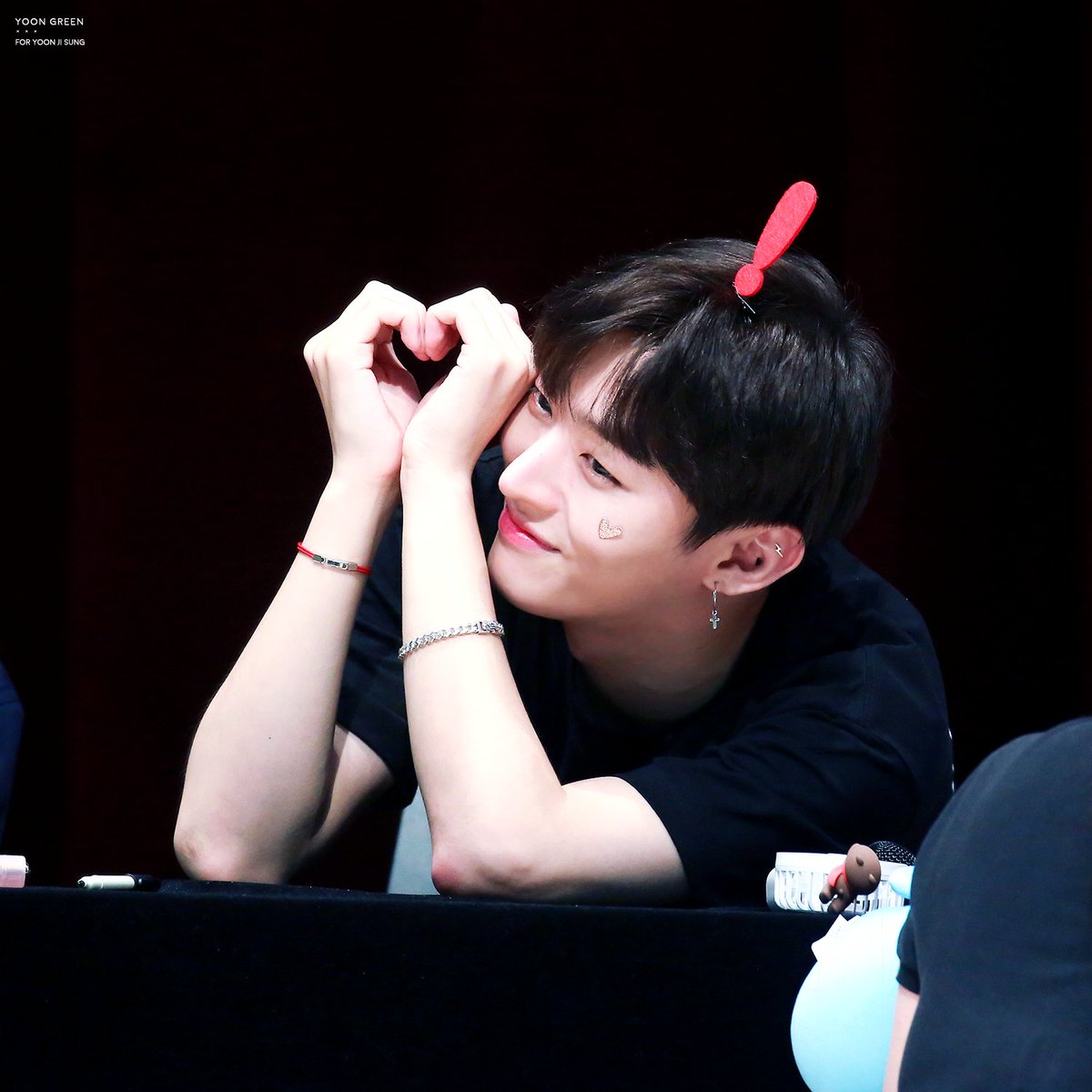 upbeat_Daniel's tweet photo. 최애가 둘이 되면 100에서 50으로 줄어드는게 아니라 100 + 100 = 200이 되는거랬음🙌 그럼 나는 400을 가진여자 https://t.co/hmDqYIcVUQ