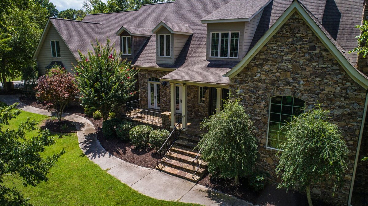 burttina's tweet photo. Wonderful home in Rainsville, AL located on Sand Mountain! check it out https://t.co/59Wdo0h9ER  or call 256-996-3779 #ohr #fpre https://t.co/5XTQx0LSjC