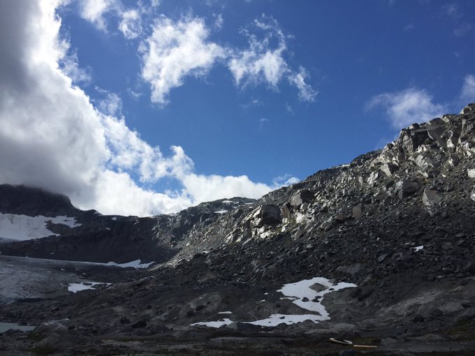 Glacial lake kayaking https://t.co/4InSyU5yY6<a href="/tag/trumpkin"class="tags"><span>#trumpkin</span></a>