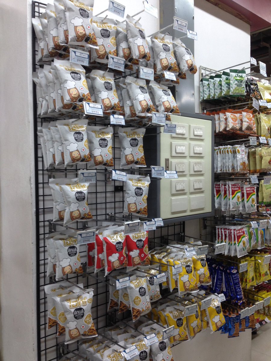 Peronyasu's tweet photo. ここは品揃えバッチリやな。
#villamarket #edibleinsects #insectsnack #hiso #จํานําข้าว ไฮโซ #宇宙食 #ハイソー #昆虫食 #昆虫スナック #อาหารแมลง #未来食 https://t.co/QNryA8zuvH