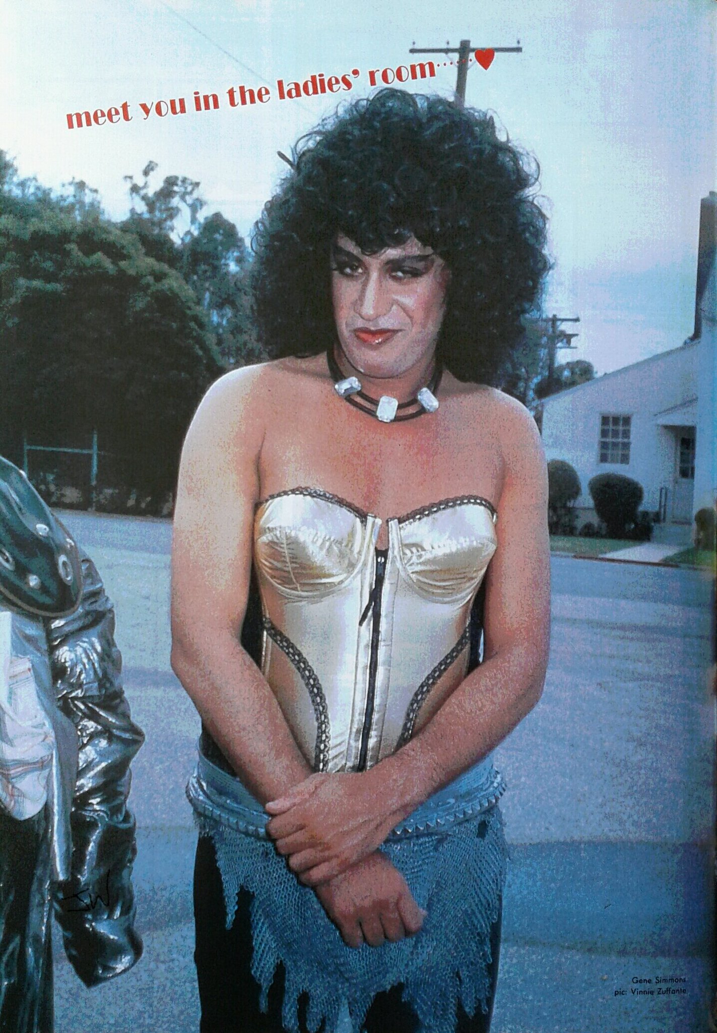 HAPPY BIRTHDAY TO GENE SIMMONS OF KISS ;) 

Born 25th August 1949    