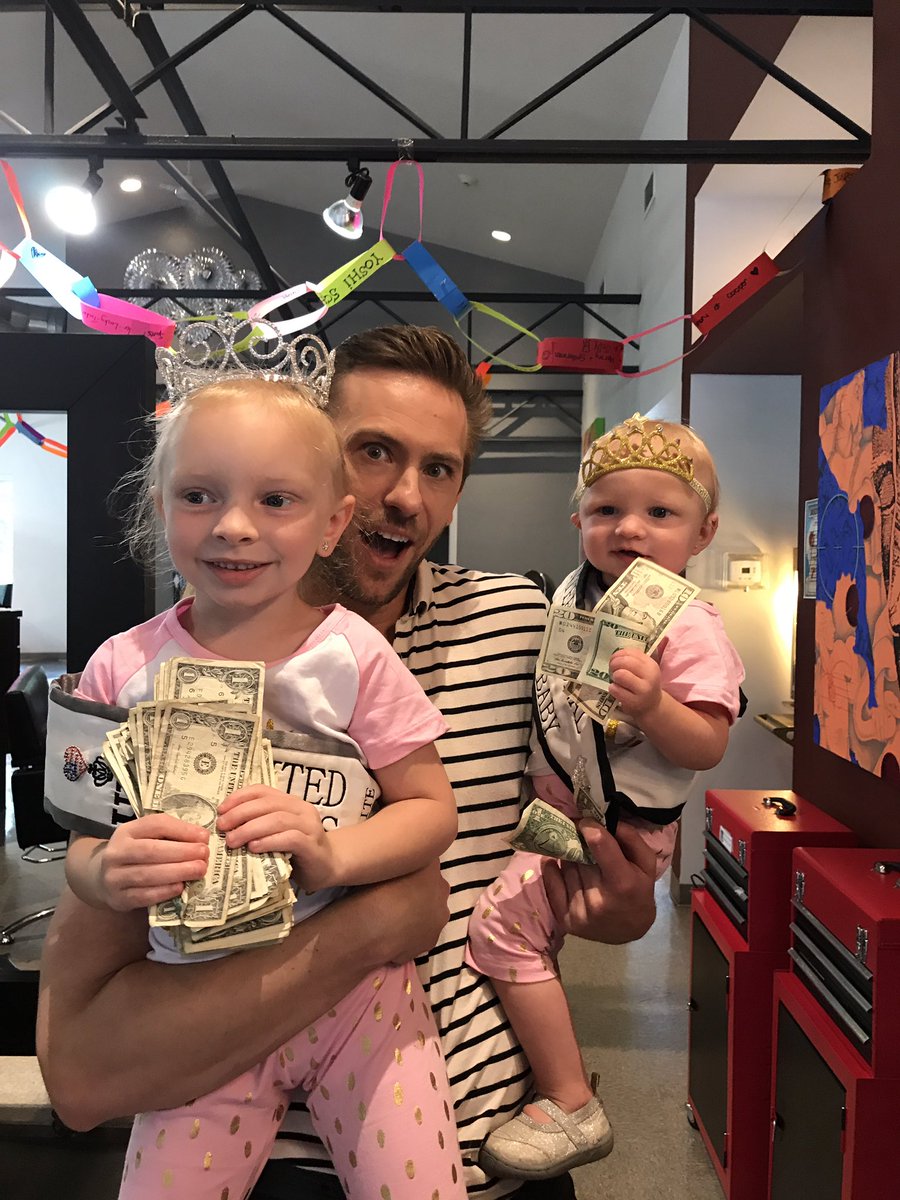 ANTOINETTE180's tweet photo. $228.00 raised for @Animal_Friends #studioraw https://t.co/cIs0D1qm5m
