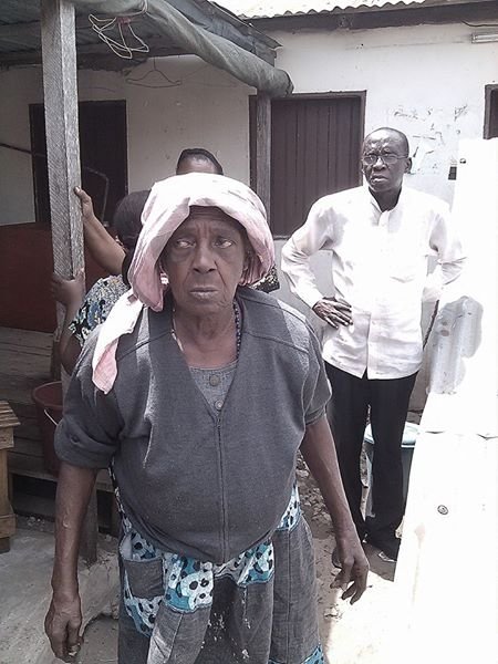 Mensonge éhonté de la diaspora #Gabon aise. La mère de féfé Onanga se porte bien, la preuve en image... <a href="/brice_nze/">Brice Nze</a> <a href="/Romarin241/">Romaric</a> <a href="/SteedRey/">Steed REY</a>