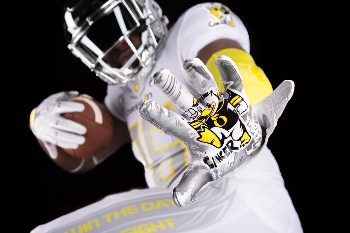 DuckTerritory's tweet photo. Here's the story behind the new @oregonfootball uniforms https://t.co/cQsI0KSo5o https://t.co/nJcbZqrt7n