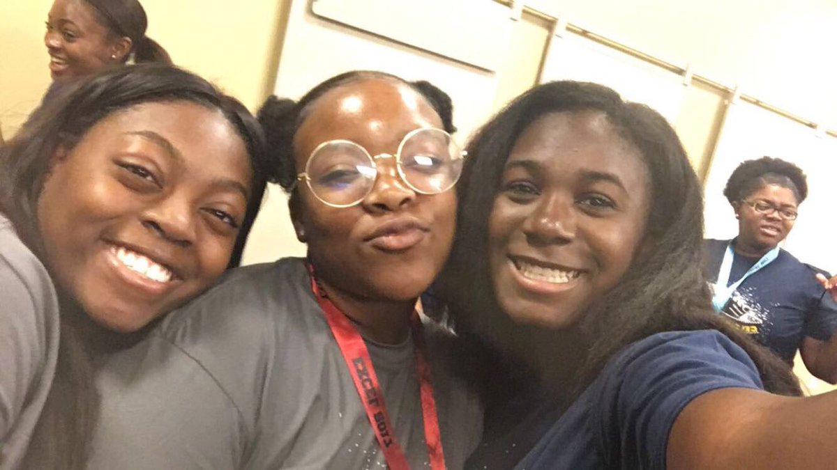 illumitati__'s tweet image. 💕#Excel2017