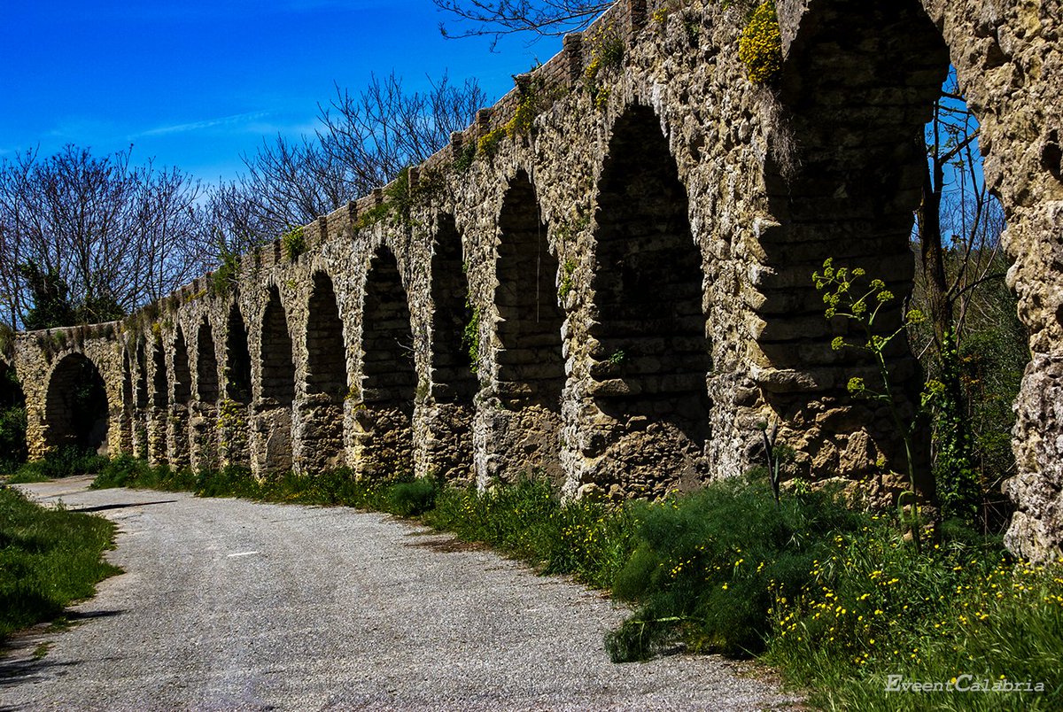 EveentCalabria's tweet image. #Acquedotto di #Spilinga  e #Chiesetta dedicata alla #MadonnadelCarmelo, foto tratte dall'album di #Eveent #Calabria