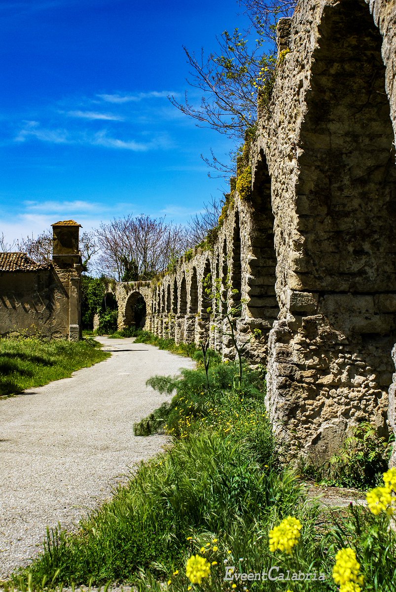 EveentCalabria's tweet image. #Acquedotto di #Spilinga  e #Chiesetta dedicata alla #MadonnadelCarmelo, foto tratte dall'album di #Eveent #Calabria