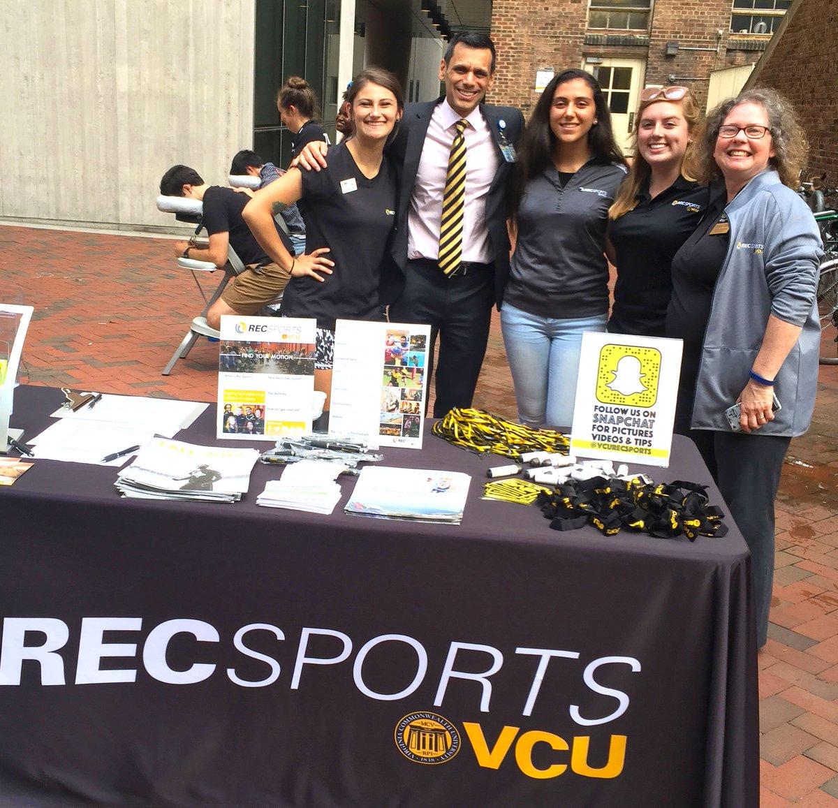 VCURecSports's tweet image. Thank you Dr. Rao for stopping by our table at the MCV Block Party yesterday! #VCURecSports #VCU21 #vcuwelcomeweek
