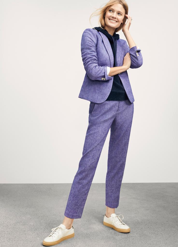 BananaRepublic's tweet photo. Early online access to new arrivals: as much fun as wearing sneakers with a suit. Get shopping! https://t.co/7VNjoiJey7 #itsbanana https://t.co/WikYlZiMvi