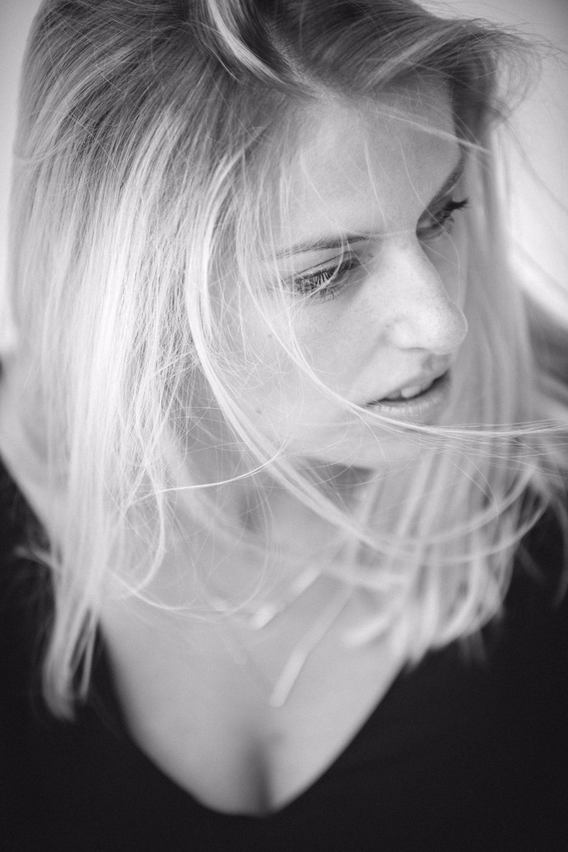 AndreLeisner's tweet photo. Shootingtime :) - Dieses traumhafte Wetter musste ich heute ausnutzen. #photographyleisner #portrait #blackandwhitephotography https://t.co/4I40WrrdTN