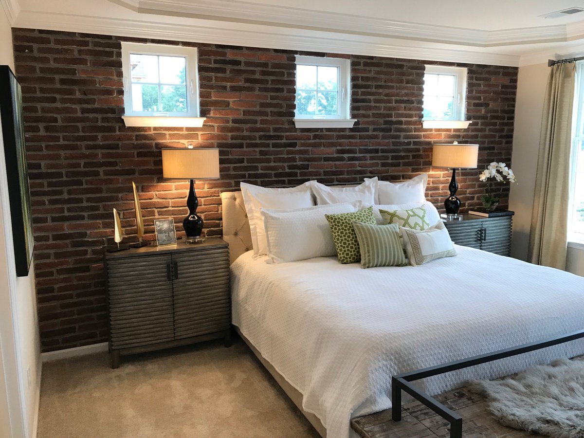 FranciscusHomes's tweet photo. The awning windows in the Master Bedrooms look great; and they are done by a local company, Custom Vinyl Products, just down the road. https://t.co/q4Q5XghO59