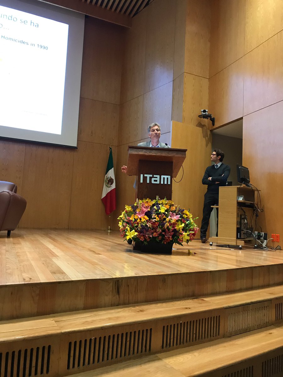 Gracias a <a href="/diazcayeros/">Alberto Diaz-Cayeros</a> por acompañarnos hoy en el ITAM y platicar sobre Seguridad en América Latina. Es un honor!