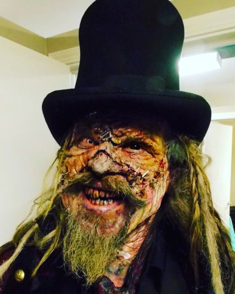 TABELL1648's tweet photo. It's almost #showtime at the #worldfamous #CircusKane #Goldenticket #SurvivetheNight #MagicisSacrifice #embracethepain #lapeggs #timabell https://t.co/tN077ZE6Dk