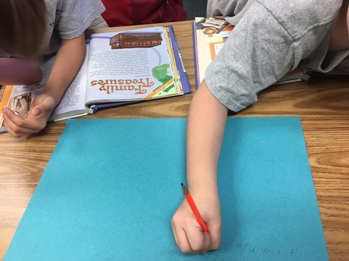 OPSNikkiKurland's tweet photo. Working on consonant blends, grammar ninja and identifying the main idea of a story.#OPSProud #Wilsonfocus https://t.co/raivryRiZD