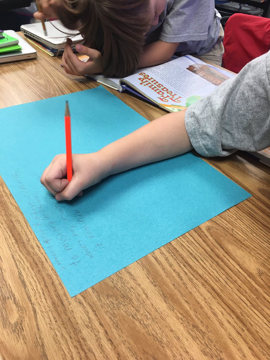 OPSNikkiKurland's tweet photo. Working on consonant blends, grammar ninja and identifying the main idea of a story.#OPSProud #Wilsonfocus https://t.co/raivryRiZD