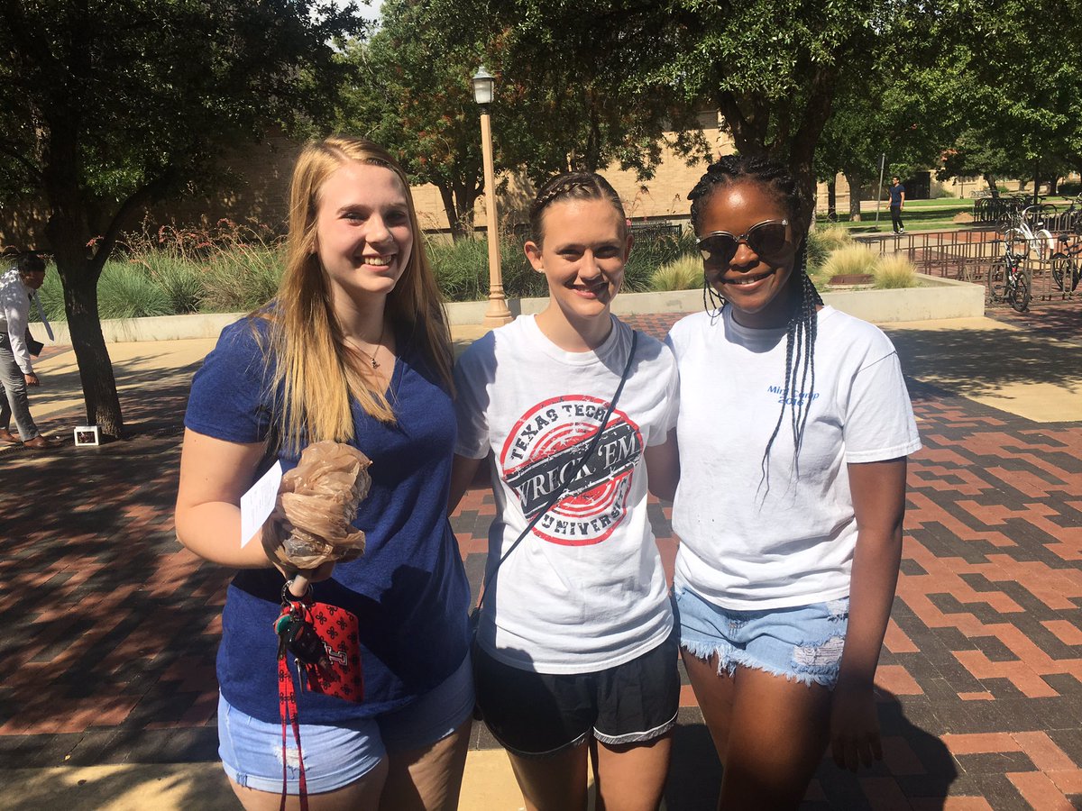ChiPiOmega's tweet photo. B.Y.O. Stuff Tie Dye Bar is underway until we run out of supplies! #RaiderWelcome #RRWW #RushChiPi https://t.co/Jn9eOz7FKW