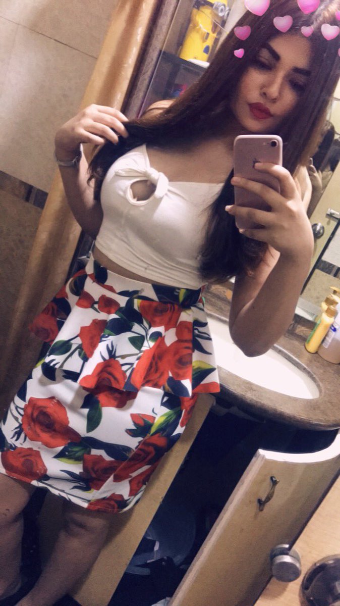 CeeBharwani's tweet photo. The joy of dressing is an art 💃🏻#iamkfl #FridayFeeling #FastestFingerFriday #fashionfriday @kflvanity https://t.co/NBejtegZU5