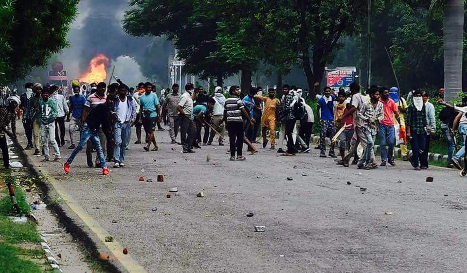 santhuppm's tweet photo. Why Kerala no 1 ?

👇👇👇👇
BREAKING Gurmeet Ram Rahim Case: 32 Killed !!!, 
350 Injured in Haryana Violence !!!
Section 144 Imposed in Delhi 😡 https://t.co/kAzSHFlunQ