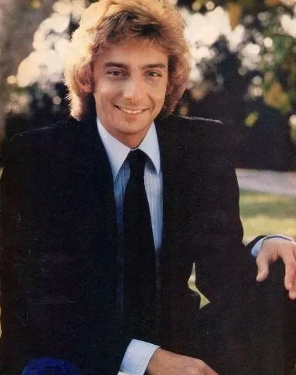 barrymanilow's tweet photo. Stay classy, friends! https://t.co/C0s8JJHVRe