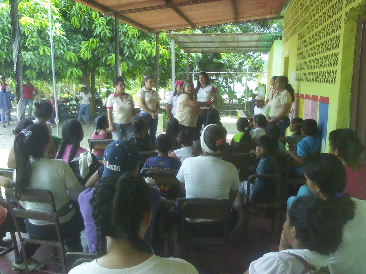 sccbittrujillo's tweet photo. Charla sobre el uso y cuidado de las Canaima en el #PlanAgostoEscuelasAbiertas Tutoras CBIT Mcpio Andrés Bello @fundabit @RCcbit_trujillo https://t.co/OO0fqfi1CH