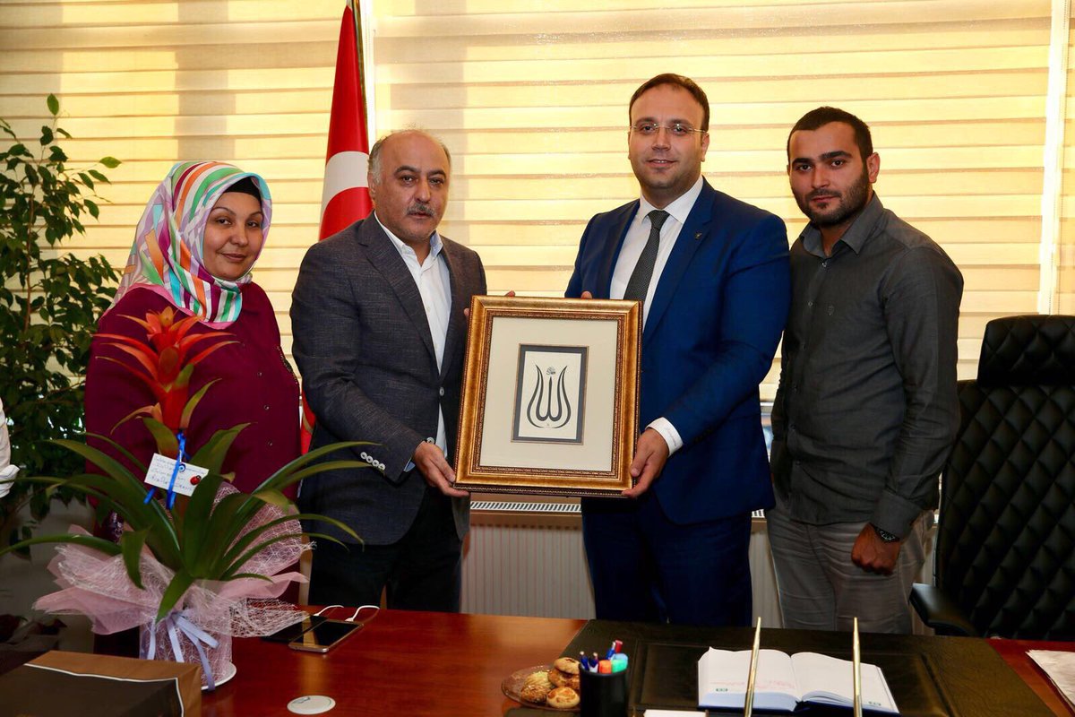 bnymnbas's tweet photo. Belediye başkanımız @sykaraman hayırlı olsun ziyaretine geldiler. Kendisine teşekkür ederim. @Fatihozcicek79 @senelsavci @emrahdemrci https://t.co/mGLxuXzZfb