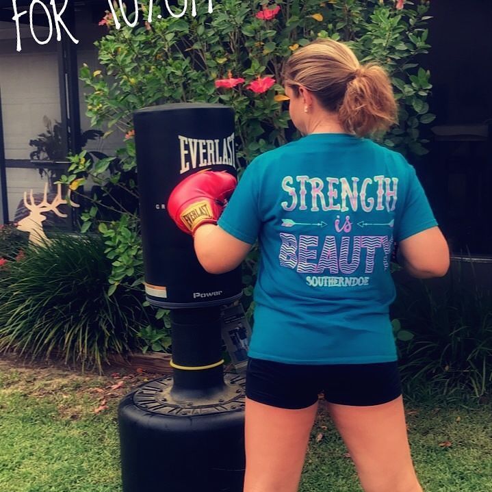 Jeepgirlsofflor's tweet photo. #strengthisbeauty🌺 shirt#SouthernDoeSocialRep Remember to use our #DoeCode for 10%off @ https://t.co/iVli5eNmzz "ILOVEJGOF" #jgf #JeepGirl… https://t.co/htLs1urgZQ