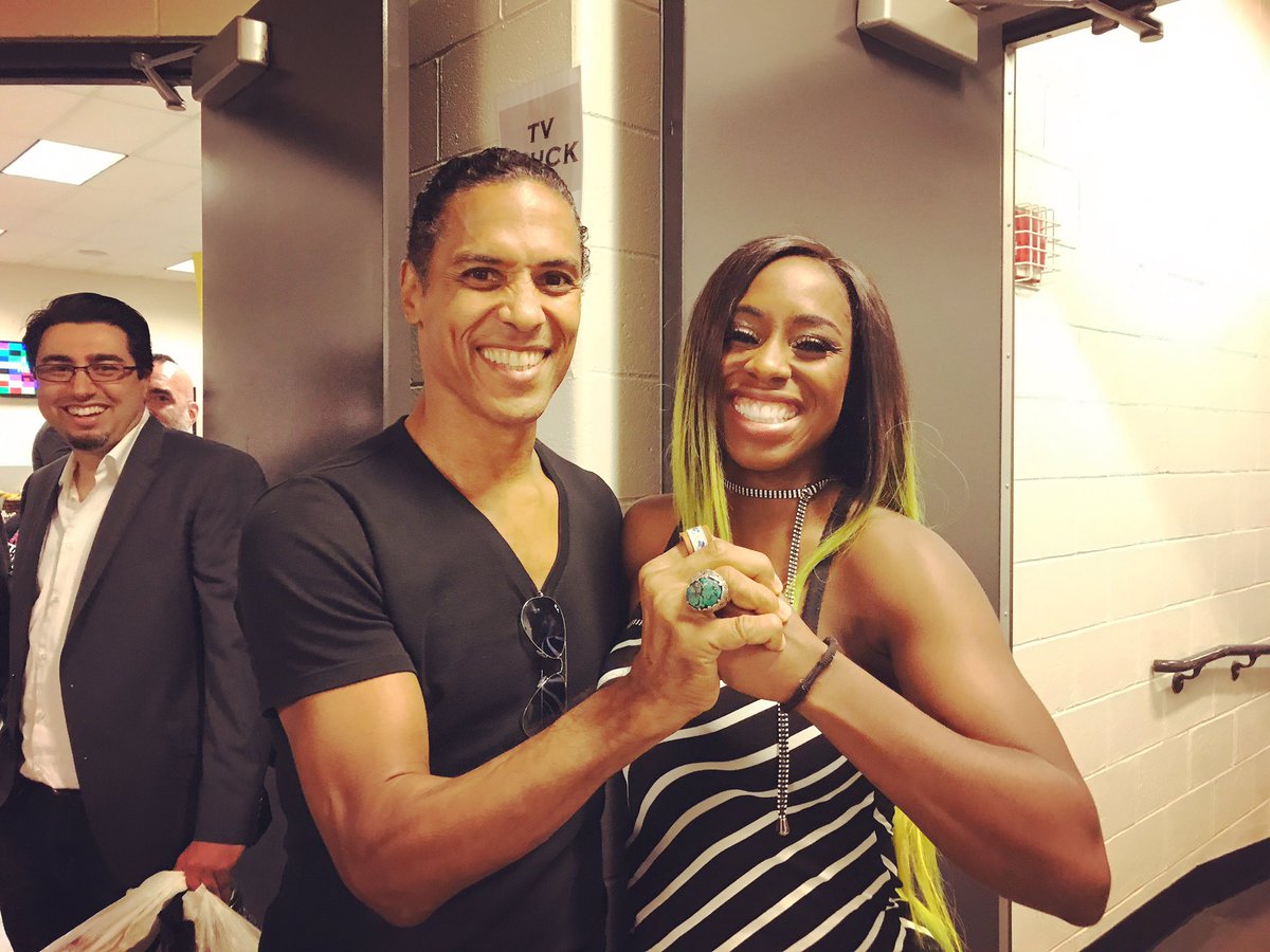 TheTrinity_Fatu's tweet photo. I've never been ⭐️ struck &amp; lost for words until I met this guy🙈 @iamtaimak the original #glowmaster #feeltheglow  #thelastdragon #iwasshook https://t.co/DG4v3NOO7o