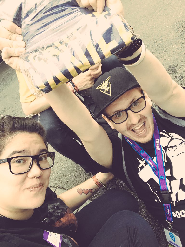 NamiizuTTV's tweet photo. . Da hat der @d3nitz den Sprint des Jahrhunderts hingelegt & sich sein TShirt ergattert! 😱😂 #butterrun https://t.co/MyydL44wVO