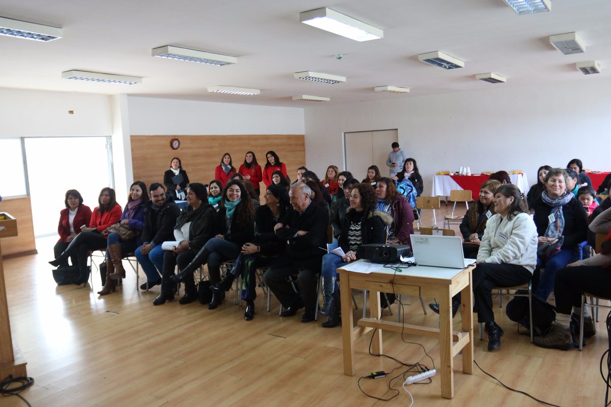 MuniCerrillos's tweet photo. 8º Encuentro Comunal Programa Mujeres Jefas de Hogar, con @AlcaldeAguirre y Directora de @SernamEG_RM @claudia_opazo_o en #Cerrillos https://t.co/Xt4Er9nOc2