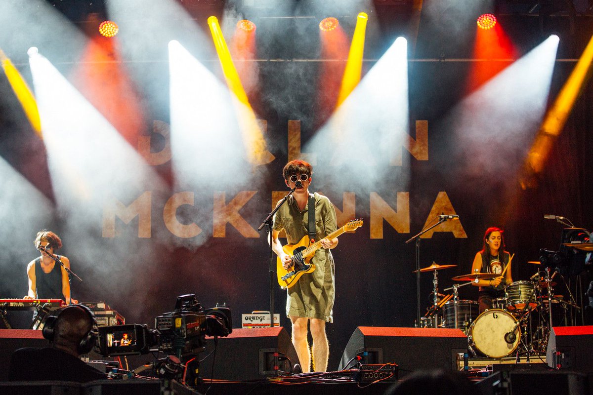readdork's tweet photo. It's only rock 'n' roll but @DeclanMcKenna loves it. #RandL17 https://t.co/SXFvVipwK0 https://t.co/ZLJvwSobh3