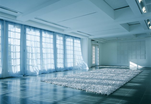 많은 작품들 중에서 가장 슬프고 가장 크게 기억에 남는것은Felix Gonzalez의 '무제'. 79.3kg의 캔디를 전시, 자유롭게 가져가게 한다. 그 무게는 에이즈로 죽은 연인 로스의 몸무게.그리고 캔디가 줄어갈수록 연인도 세상에서 사라져간다.