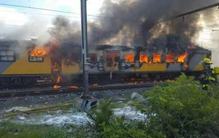 santhuppm's tweet photo. There is no government?
No Law and order system?
Mr. Jetly will visit there ?
RSS will recommend for presidential rules?
Shame on you BJP https://t.co/7ZSyzfETuk