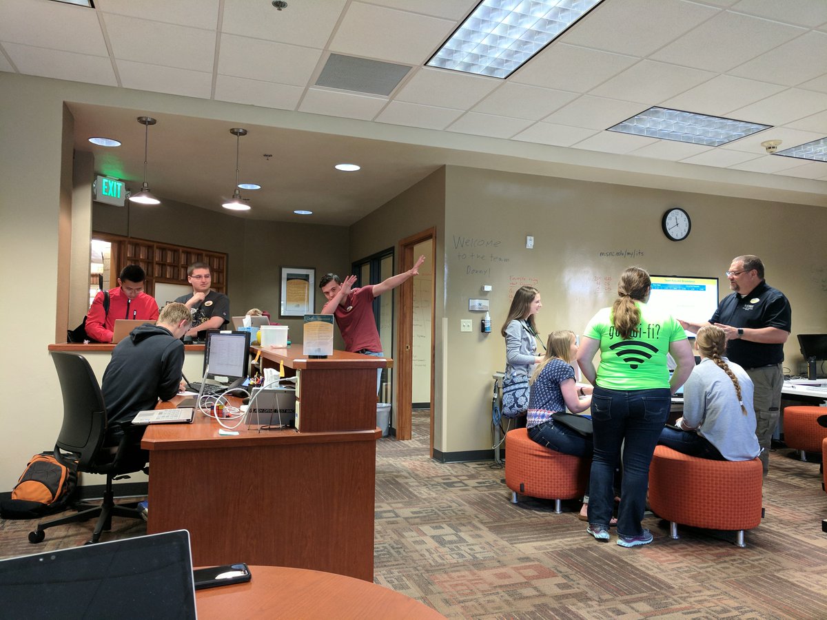 sncits's tweet photo. Welcome returning students! ITS is ready to help with all your technology needs! Come visit us at the Service Desk in Cofrin 119! #GotWifi https://t.co/uoA4wqt4Mp