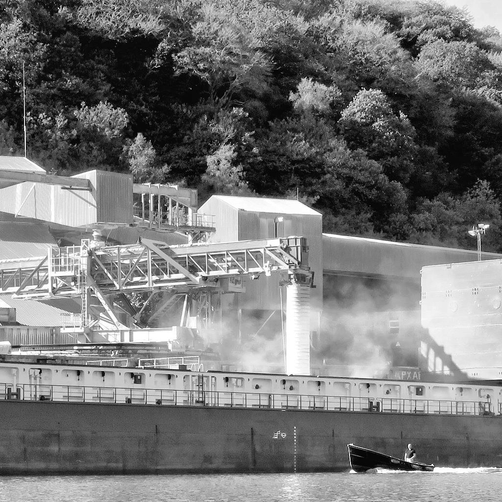 foweyboathire's tweet photo. Bulk loading #chinaclay #foweydocks #blackandwhite #whitegold #cornwall https://t.co/zwAxyaKHcS