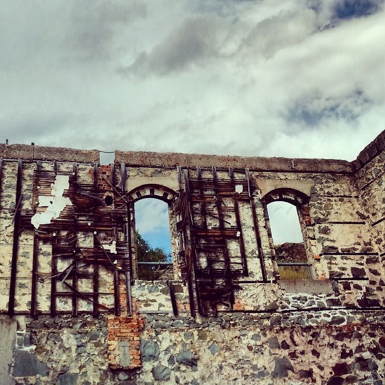 playoutsidegal's tweet photo. Bricks and ghosts... #bucketlistAB #explorethepass #leitchcollieries #albertahistory #explorealbera #zenseekers #c… https://t.co/E9bIcsikkJ https://t.co/nmj3hiGib5