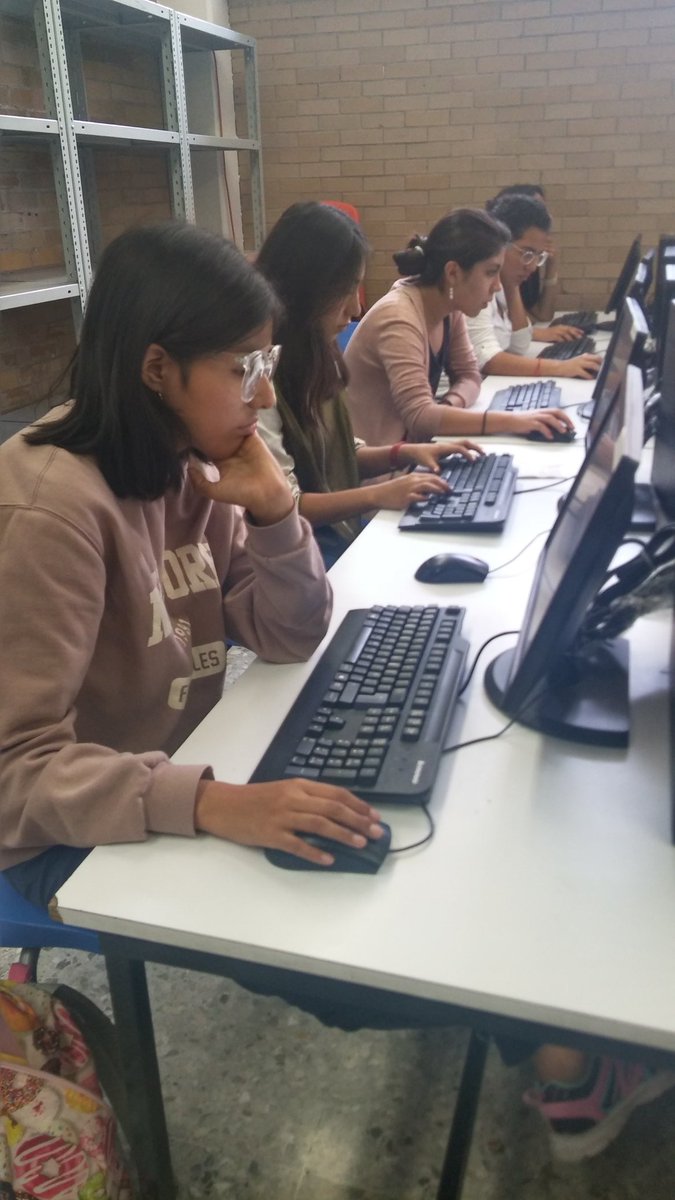 ale_laf's tweet photo. Arrancando el último día de aplicación en ENP 6 con el grupo 414 #ticometro2017 #educatic2017 https://t.co/QJqUkUWbWP