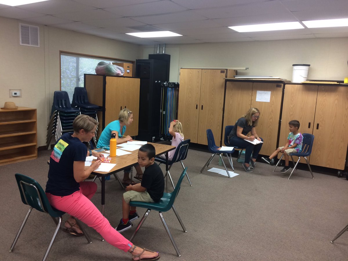 @FUESD Working together to speech screen kinders. 5 schools in 5 days. Love my team! #SLPfuesd #teamwork