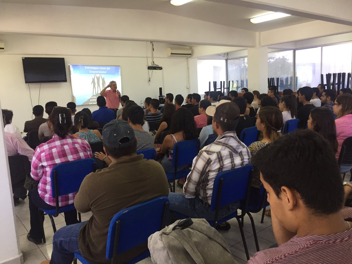 CONALEP130's tweet photo. Nuestro director @merazcarrasco en conferencia Núcleo Universitario de la Laguna https://t.co/EEbKWASNrf