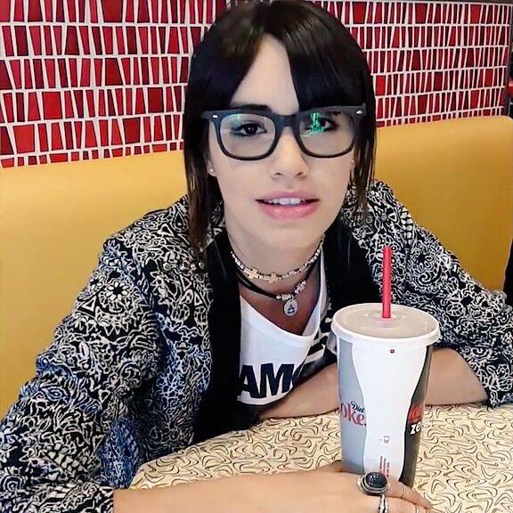 FielesDeLa's tweet photo. Voy a subir 10 fotos si cada una tiene 50 rts son 500 votos || VOTE LALI  #Lali #UnaNa #Lalitas #KCAArgentina https://t.co/NRshcSmRPT