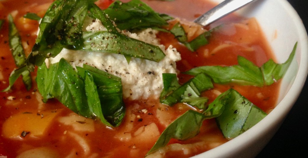 Recept: Lasagne soep met plantaardige ricotta devegakluns.com/2017/08/25/rec…