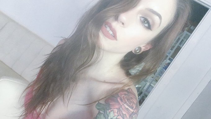 Good morning ☀️ it's my face. https://t.co/OXFL2EQcII