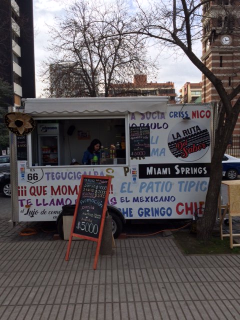 BoulevardNunoa's tweet photo. La #EXpoBazar de #PlazaÑuñoa está que arde!!! Ven a pasarlo increible y comer rico hasta el lunes!! https://t.co/Ep8hugtJse