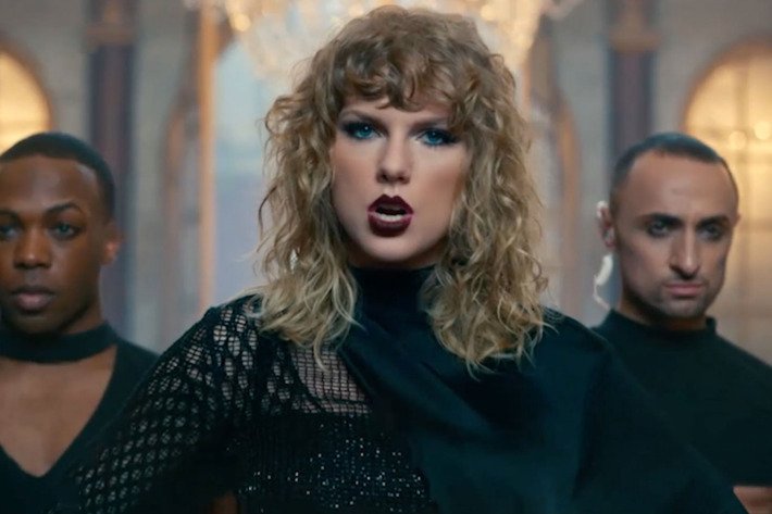 Cierhe717's tweet photo. "I got Starbucks in my cup, swag"
#taylorswift #lookwhatyoumademedo #fellflat https://t.co/AmO4IvfgT3